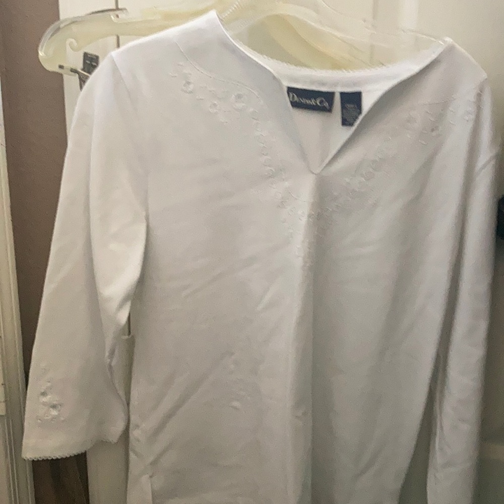 FINAL MARKDOWN Denim and company matching embroidered top Small